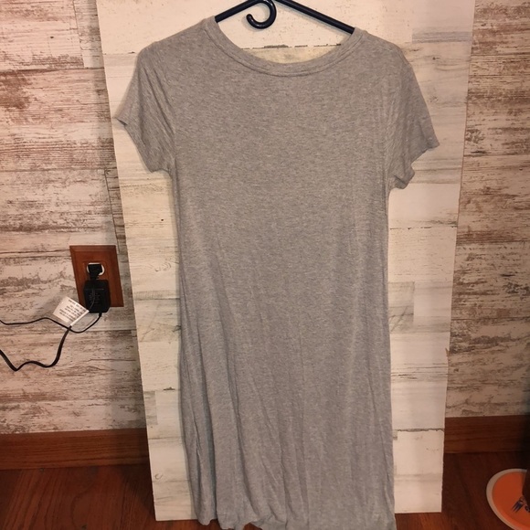 Coverstitched long in back short in front light weight gray shirt size medium​​ - Picture 5 of 6